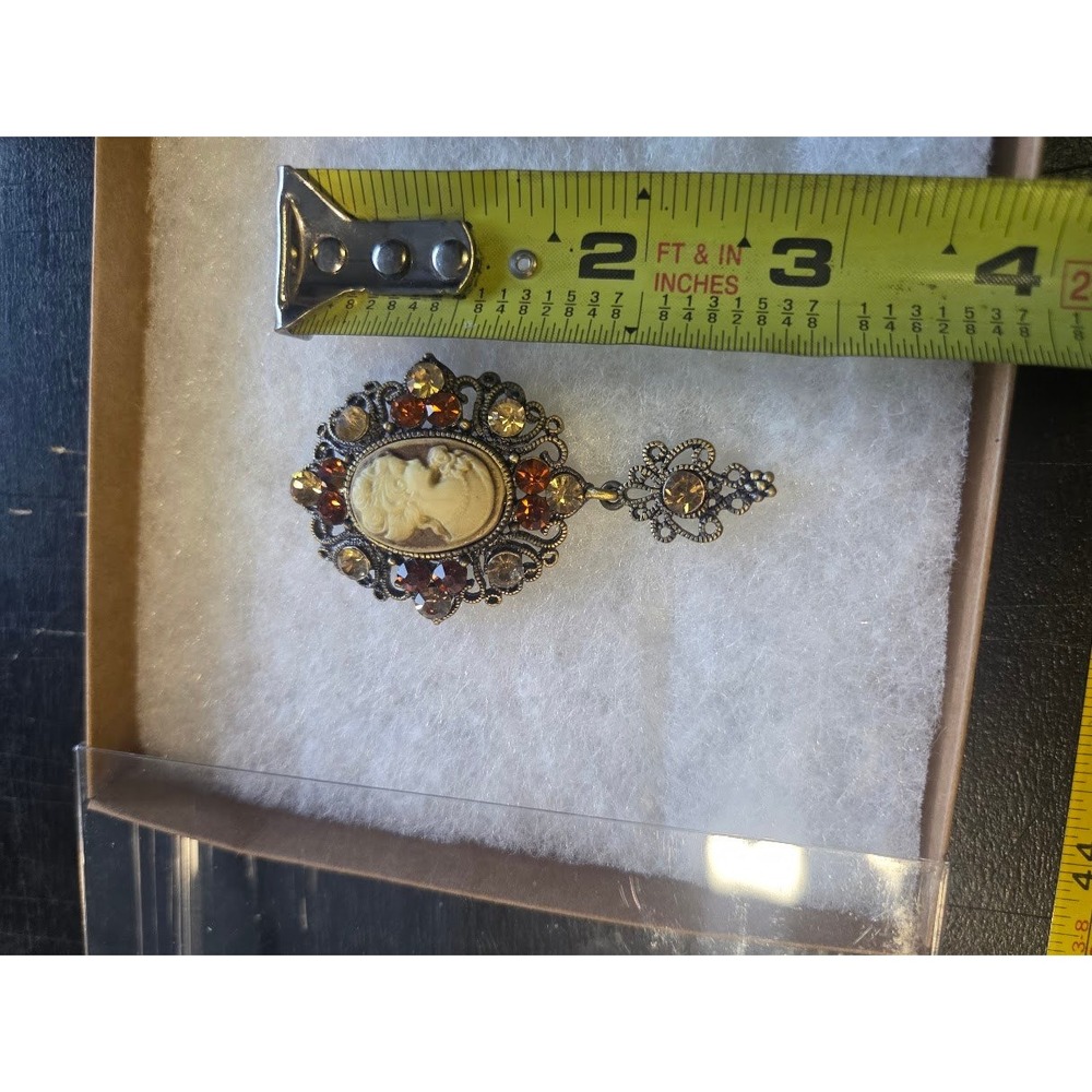 A.J. Lang Vtg Style Cameo Brooch Pin Amber Rhinestone Dangle Antique Gold Tone - Picture 5 of 5